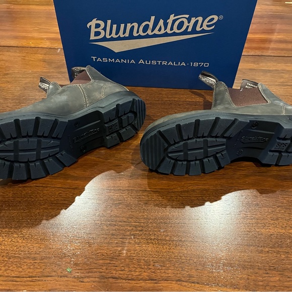 Blundstone 585 Chelsea Boot - Rustic Brown - Picture 3 of 6